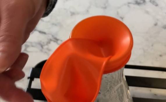Discover atmospheric pressure with Becky